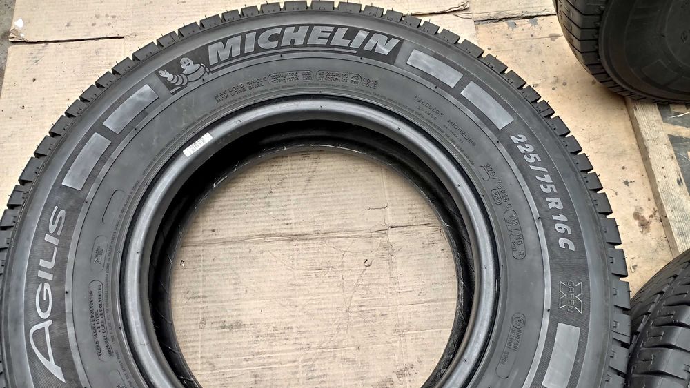 Шини 225/75R16C Michelin . 9мм. с нові