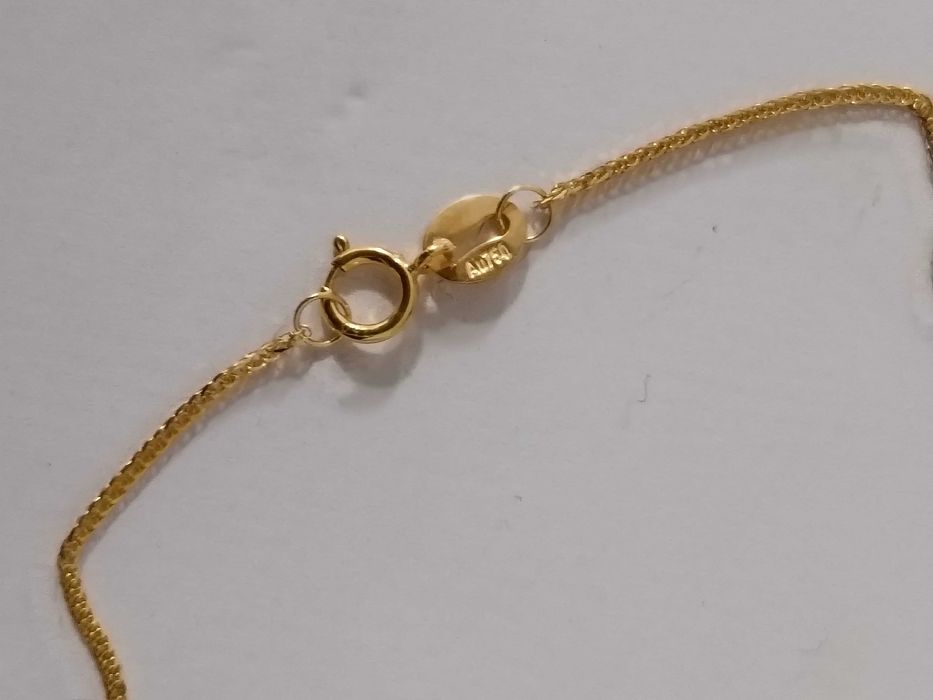 Fio em ouro amarelo com ametista.