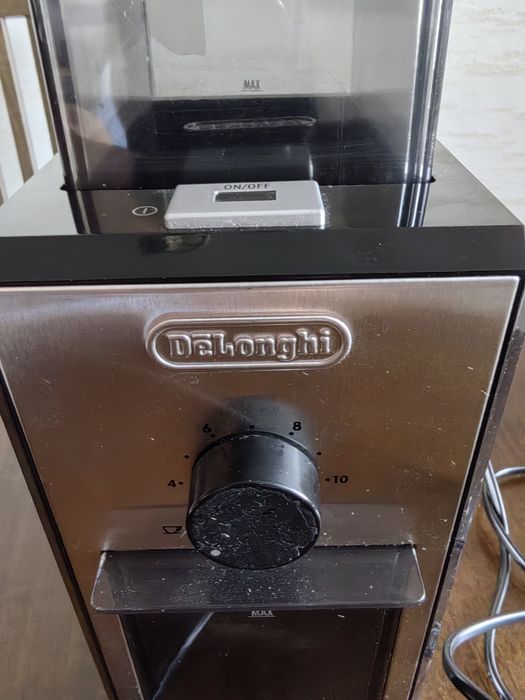 Кавомолка DeLonghi.