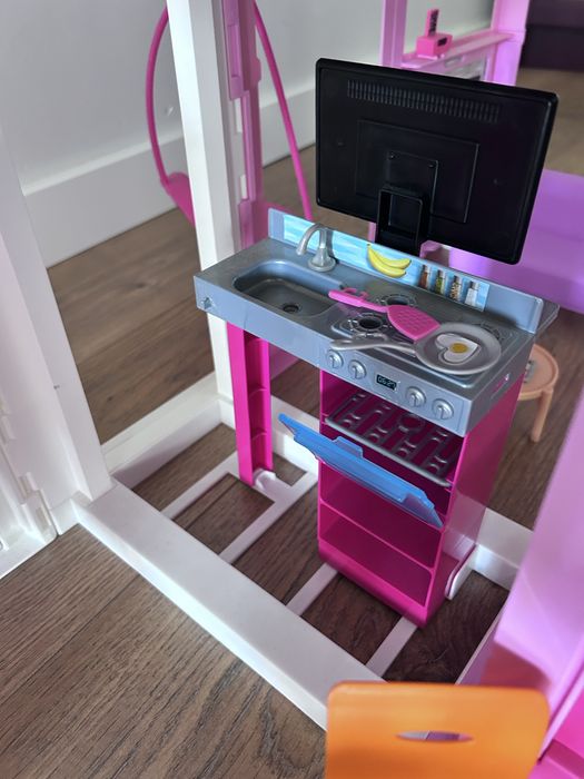 Casa da Barbie Mattel em bom estado
