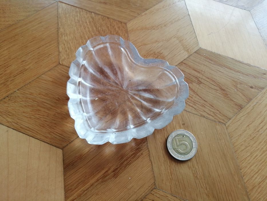 Szklana popielniczka lub pudełko na drobiazgi