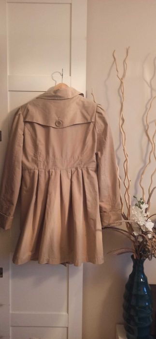 Wiosenny/ jesienny rozkloszowany płaszcz L