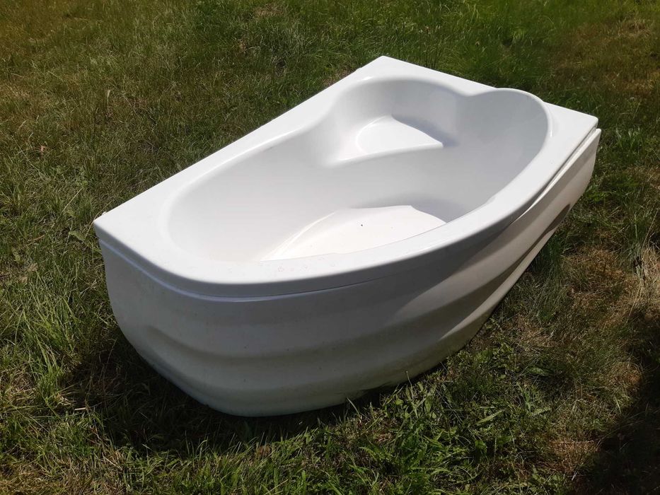 Wanna narożna 90X140 biała bardzo mało używana , solidna