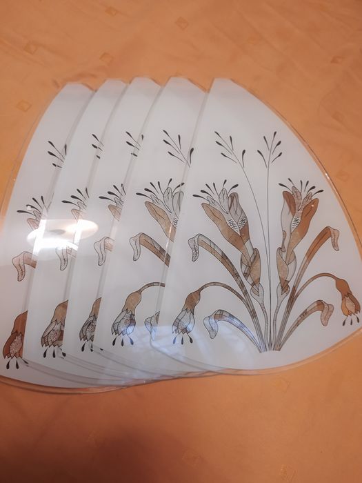 Продам б/у стекла для люстры .