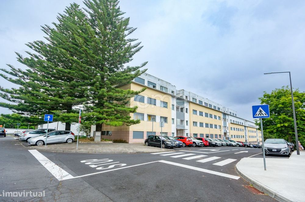 Ground-floor T2 Apartment in São Pedro, Ponta Delgada Municipality...