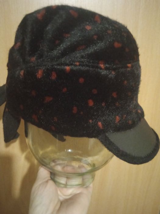 Зимние шапки  за 2шт...