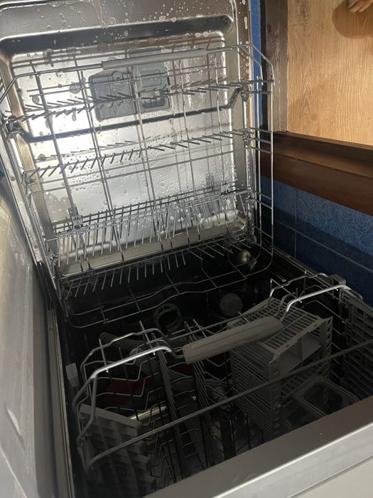 Посудомийна машина Hotpoint-Ariston 3D Zone Wash (під легкий ремонт)