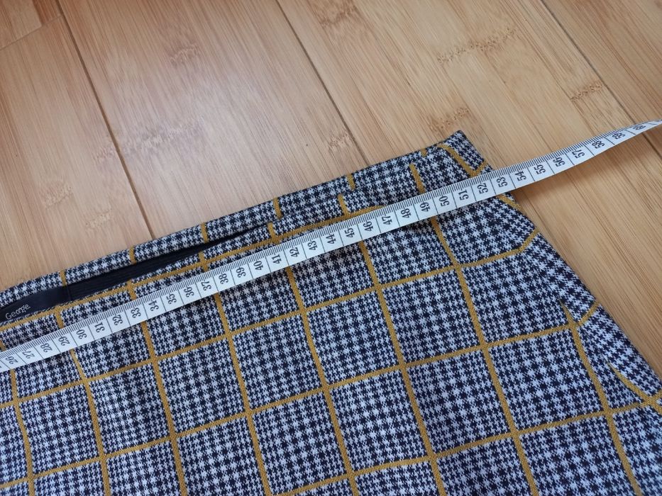Elegancka duża  spódnica mini- w pepitkę rozm 48- 50