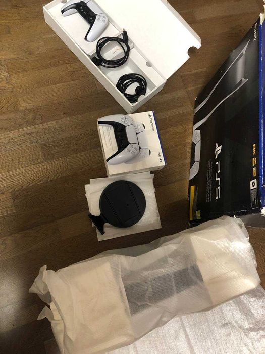 Продам Sony PlayStation 5 Ps5 з двома джойстиками