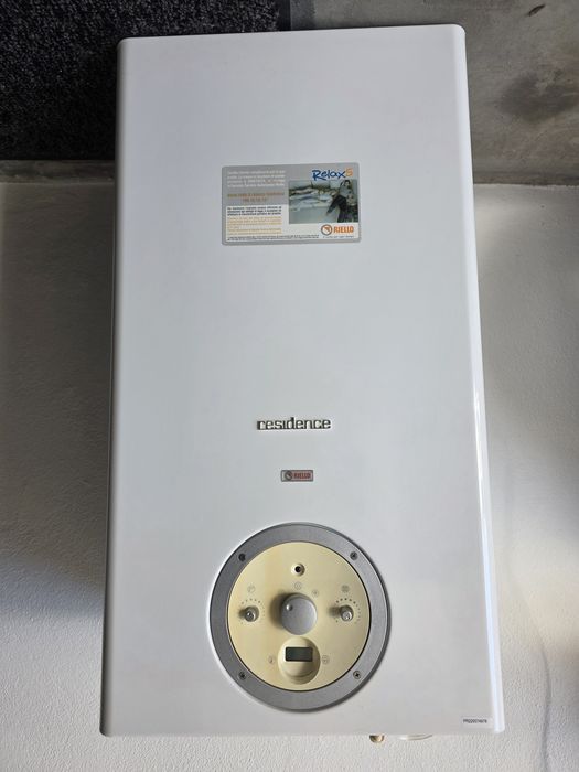 Esquentador Caldeira Riello Residence com avaria