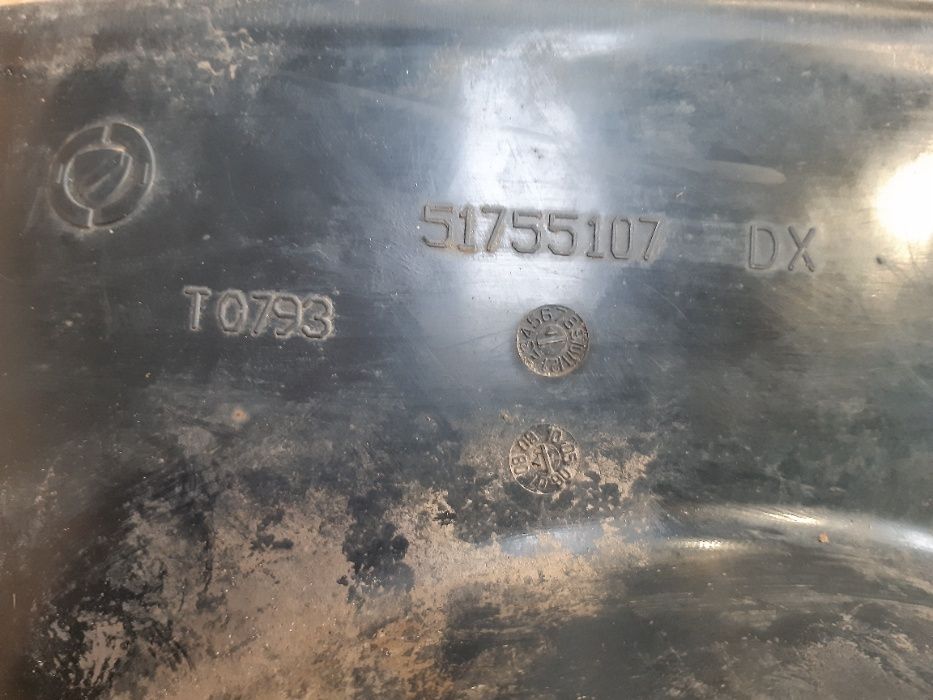 Nadkole przednie prawe lewe Fiat Doblo