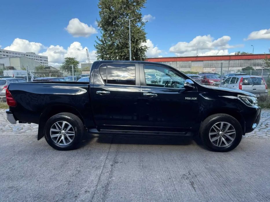 Toyota Hilux D-4D Double Cab SR5 4x4      2017