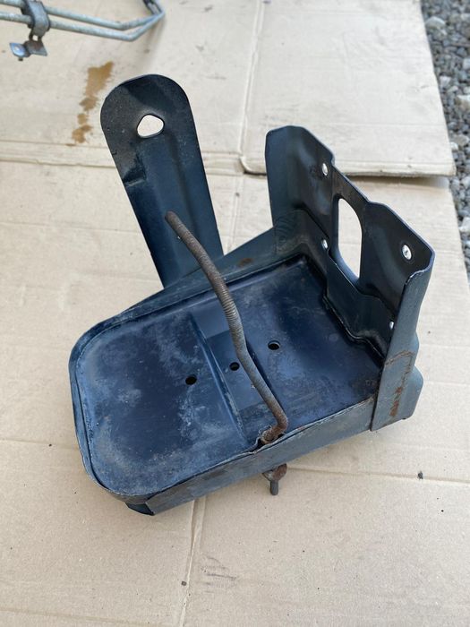 Полка під акумулятор Додж джорней Фіат фрімонт