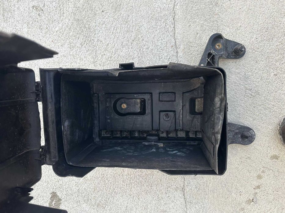 Caixa bateria Audi A3 8P / Jetta / Passat C6