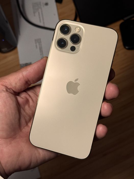 Iphone 12 pro para peças - nao liga por cause de danos de agua do mar