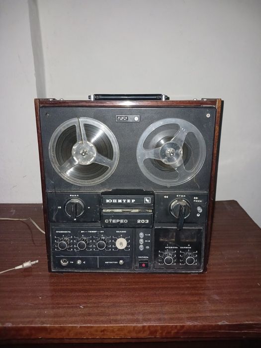 Продам магнитофон "Юпитер-203" Стерео