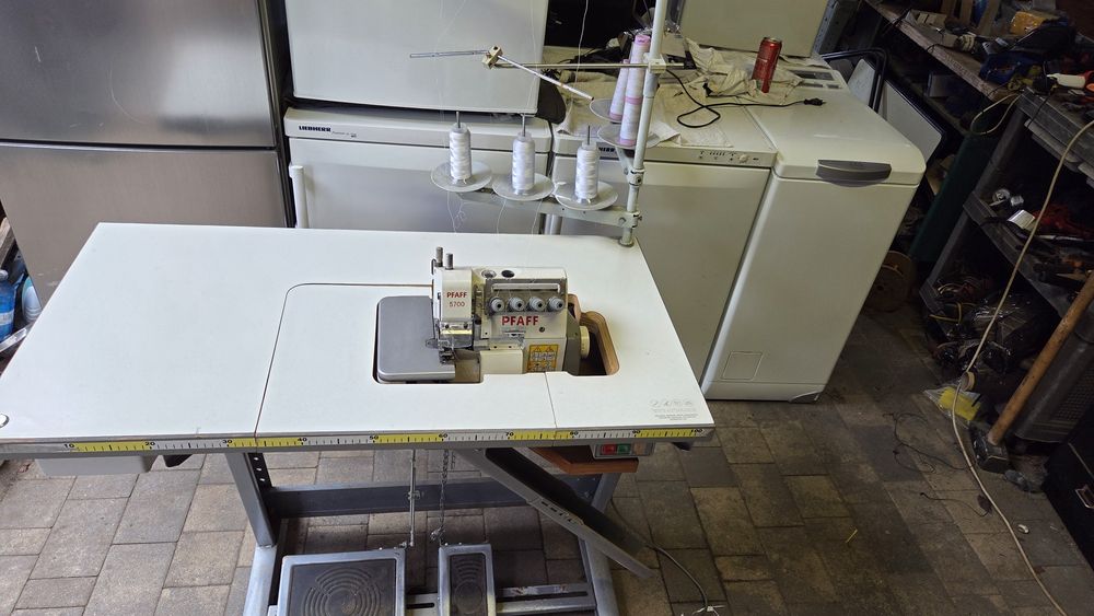 Overlock przemysłowy Pfaff
