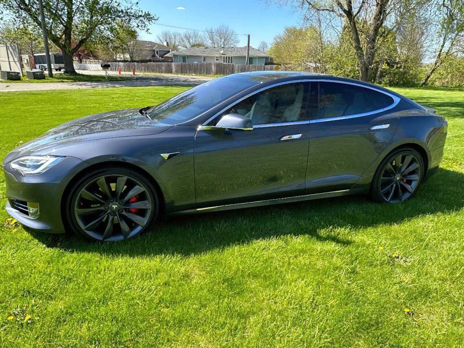 Tesla Model S P100D      2017