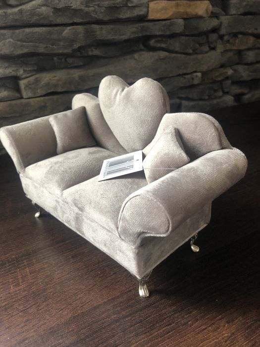 Elegancka szaktułka na biżuterię 48tknd