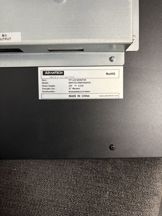 Monitor lcd TFT 32” ………………….