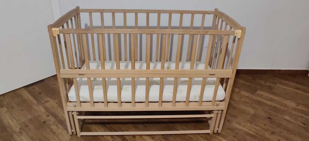 Кроватка дитяча з маятником з натурального дерева без лаку, еко+матрас