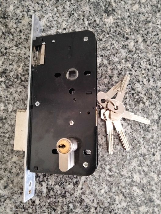 Fechadura Porta com cilindro e 5 chaves