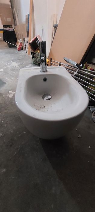 Bidê usado com torneira