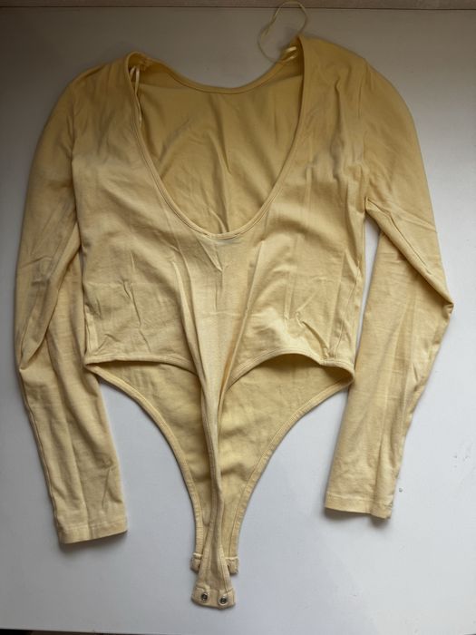 Боді з відкритою спиною