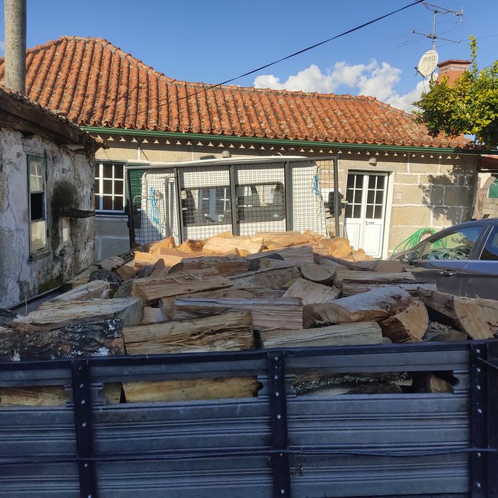 Carga com 2.5 M3 lenha carvalho   eucalipto pinheiro