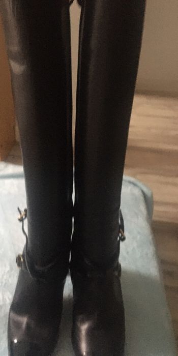 Bota cano alto em pele