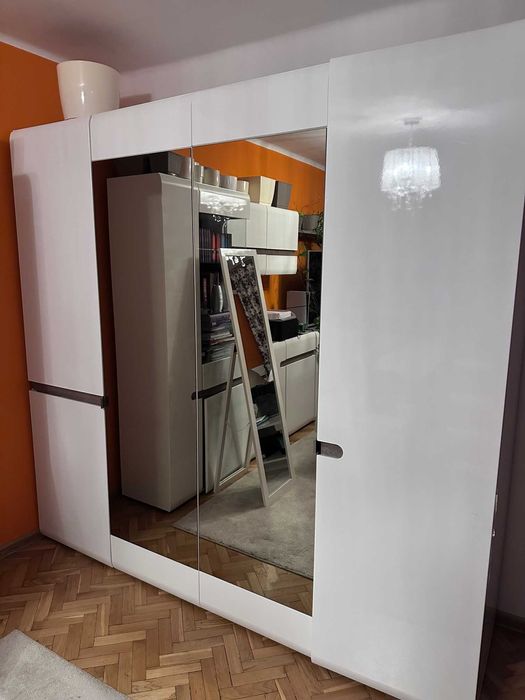 Sprzedam używaną białą szafę LINATE typ 23