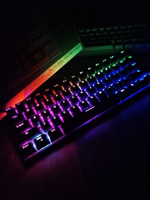Продам механическую клавиатуру CK62