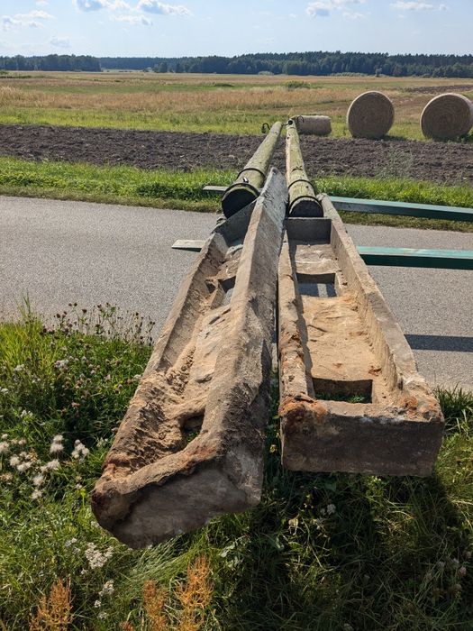 Slupy drewniane betonowe