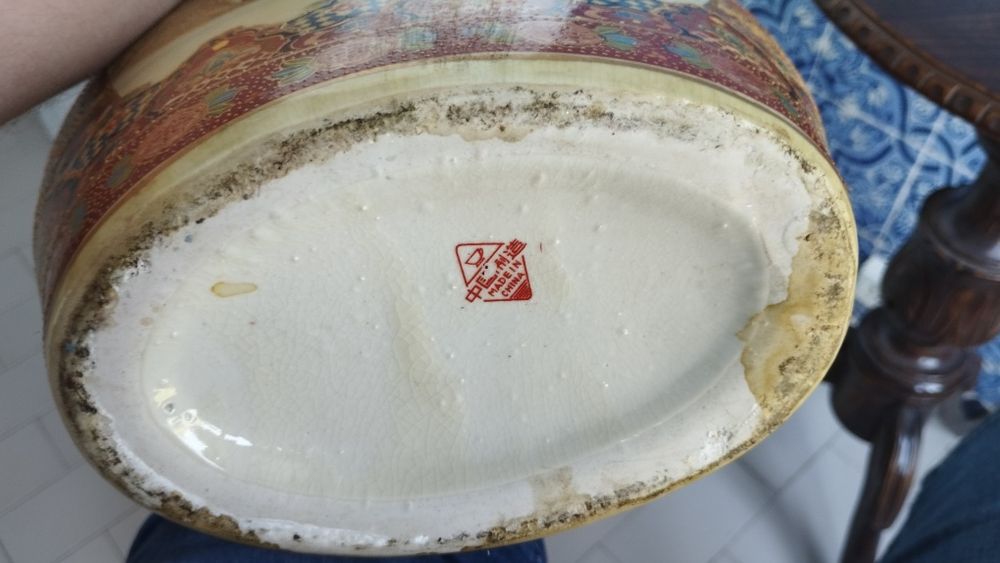 Vaso de Cerâmica Satsuma com Motivos Japoneses