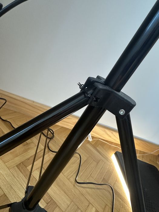 Лампа кільцева зі штативом