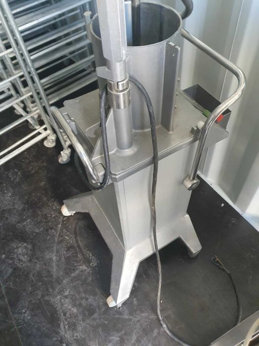 Szatkownica z przystawką do ciągłego podania HALLDE RG-400 240 kg/h