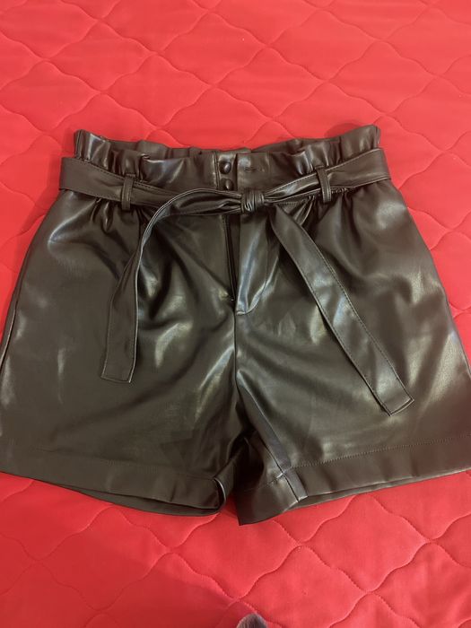 Шорти жіночі з екошкіри
