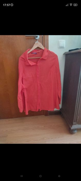 Várias peças de roupa