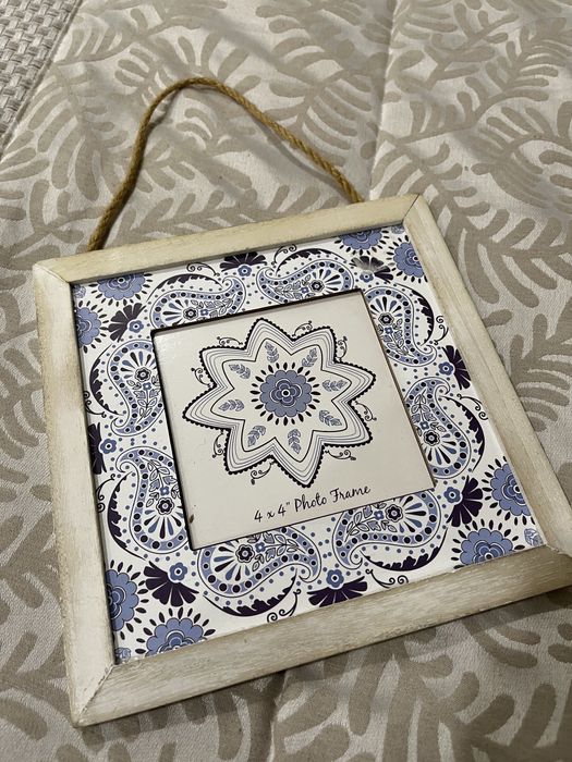 Quadro branco e azul para pendurar