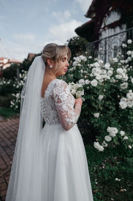 Продам весільну сукню