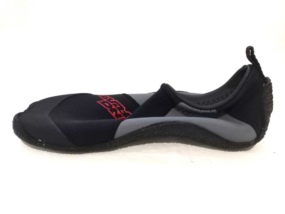 Buty DO WODY neoprenowe r. 36-37,5 czarne Unisex stan bdb