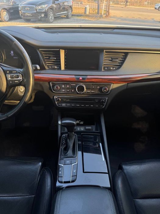 Kia K7.