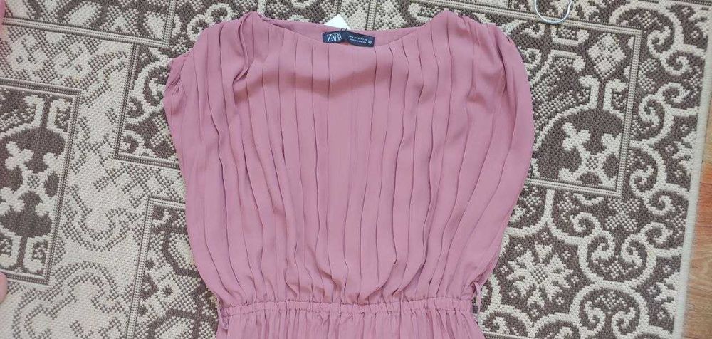 Zara сукня плаття міді з пліссируванням і поясом