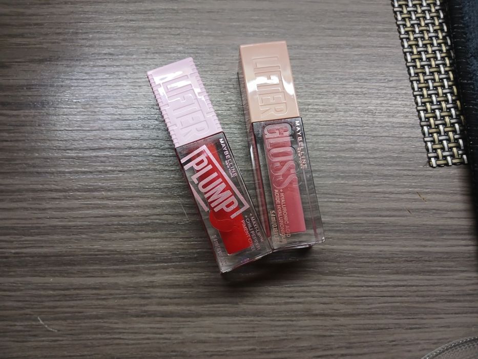 Продам блиск -плампер та блиск для губ Мейбелін 200 грн за 1 шт.