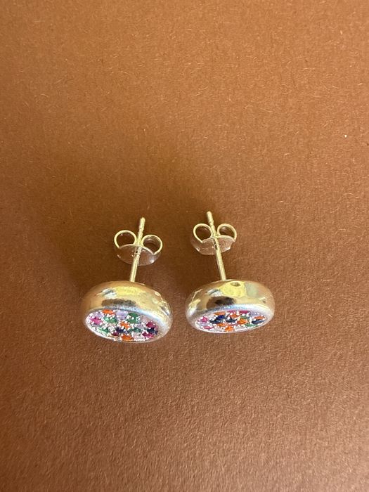 Brinco banhado a prata com pedras coloridas de zirconia