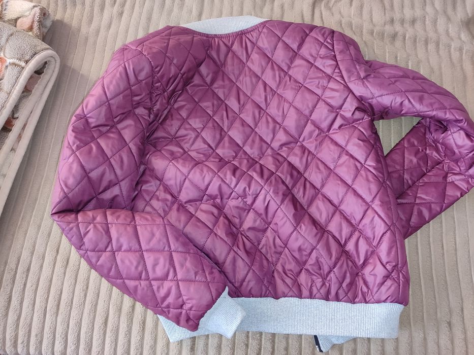 Продам куртки, підліткоаі на девчінку 44р.а також жіночу 50 р