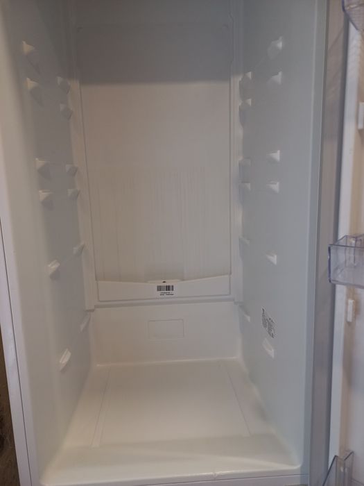 Продам холодильник BEKO. Б/у. Рабочий на половину.