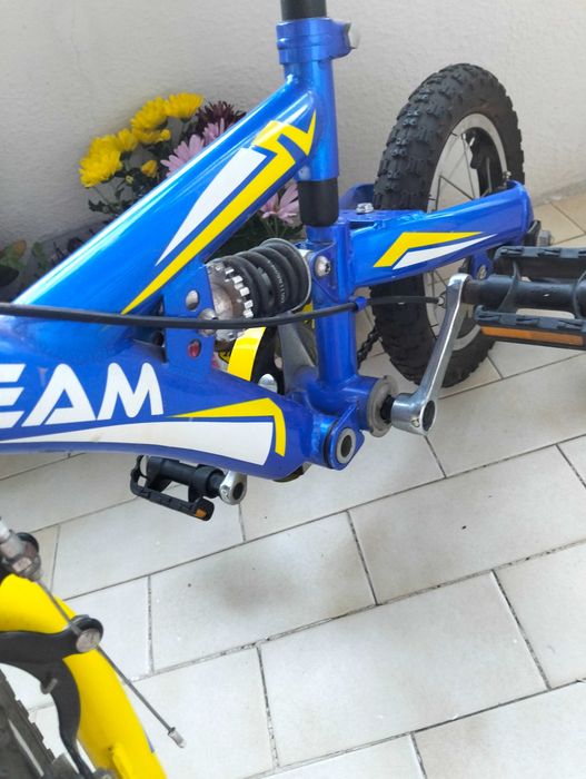 Bicicleta de criança com rodinhas