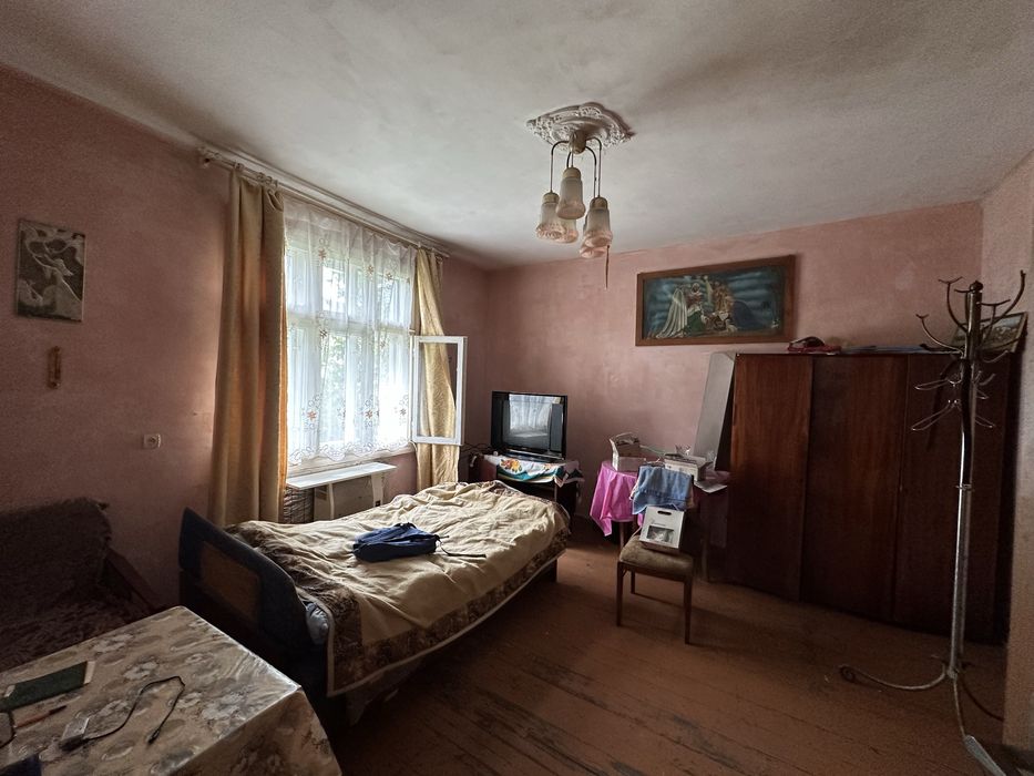 Продається цегляний будинок в гарній локаціі ,поблизу Трускавця.