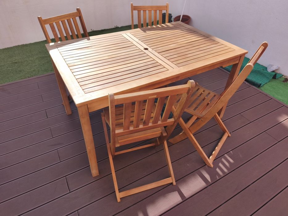 Mesa de jardim de madeira